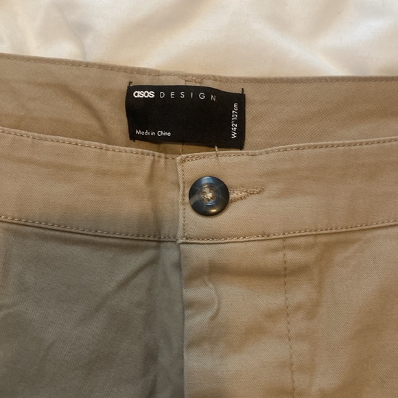 ASOS khaki shorts - Picture 2 of 4